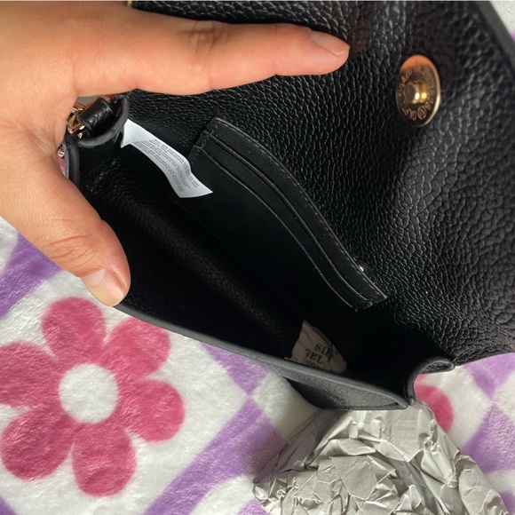 🌸DKNY belt bag🌸 - Picture 3 of 4